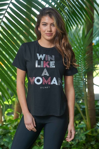 REMERA ESTAMPA METALIZADA WIN LIKE A WOMAN